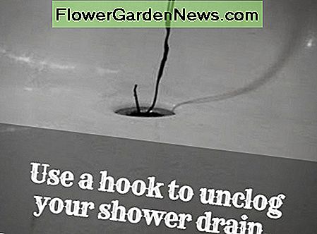 ใช้ตะขอเพื่อคลายท่อระบายน้ำฝักบัว Use a hook to unclog your shower drain.