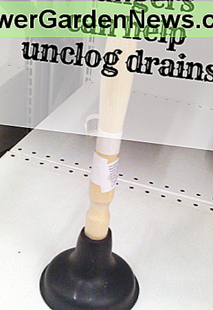 ลองใช้ลูกสูบเพื่อคลายเกลียวของท่อระบายน้ำ Try using a plunger to unclog your drain.