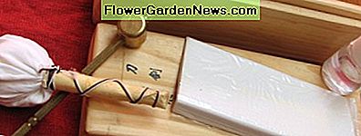 Mein Schwert Reinigungsset - Uchiko, Messinghammer, Nuguigami, Choji Öl, Öl Tuch. My sword cleaning kit - uchiko, brass hammer, nuguigami, choji oil, oil cloth.
