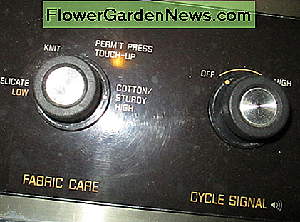 Wählen Sie die Temperatur und stellen Sie die Stopp-Warnung ein, wenn die Wäsche fertig ist. Choose the temperature and set the Stop Alert for when laundry is done.