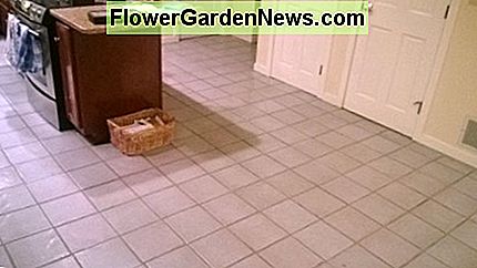 Terwijl tapijten in keukens kunnen werken, maakt volledige vloerbedekking het vloeren onmogelijk schoon te maken. While rugs can work in kitchens, full carpeting makes floors impossible to clean.