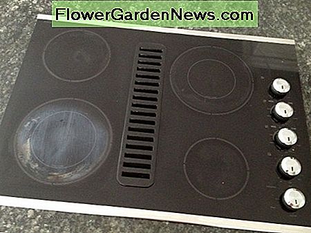 1. Dieses schmutzige Kochfeld muss gereinigt werden. 1. This dirty stove top needs to be cleaned.