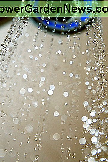 Eine Dusche wie diese kann der Himmel sein, aber es wird eine Menge Kondenswasser verursachen! A shower like this may be heaven, but it's going to cause a lot of condensation!