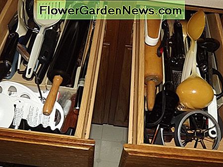 Zwei weitere Utensilienschubladen im Elternhaus meines Verlobten. Two more utensil drawers at my fiance's parents house.