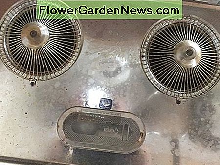 Nei, jeg er ikke en fremmed, bare en skitten komfyr! No, I am not an alien, just a dirty stove hood!