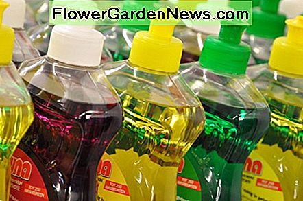 Plastikflaschen Geschirrspülmittel. Plastic bottles of dishwashing liquid.