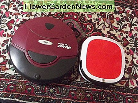 iRobot Roomba 401 พร้อมกับเครื่องดูดฝุ่นหุ่นยนต์ WOHOME iRobot Roomba 401 alongside WOHOME Robotic Vacuum Cleaner