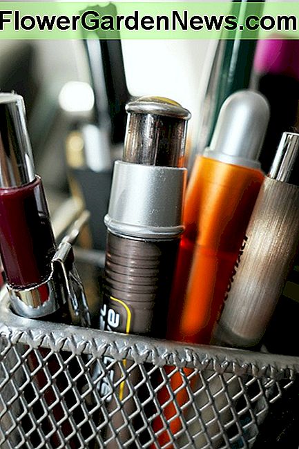 Jūsų namų biuro organizavimas yra naudingas verslui. Organizing your home office is good for business.