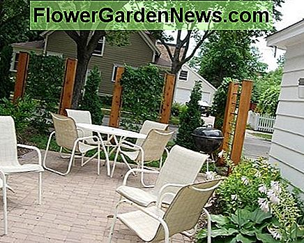 Innenhof mit Terrasse Sideyard patio
