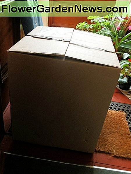 der Komposter kommt in der Post an the composter arrives in the post