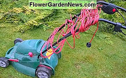 Gartengeräte können mit Strom versorgt und mit Strom versorgt werden. Garden equipment can be corded and powered by mains electricity.
