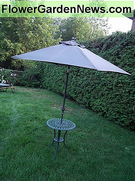 Der Ausgangspunkt: ein alter Sonnenschirm The starting point: an old patio umbrella