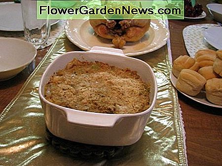 Gevulde Mirlitons zijn een traditioneel vakantielief uit Zuid-Louisiana. Stuffed Mirlitons are a traditional south Louisiana holiday dish.