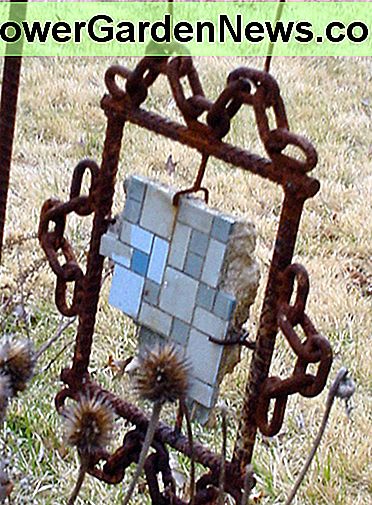 Kunst aus Bergbaumaterialien Art made of salvage building materials