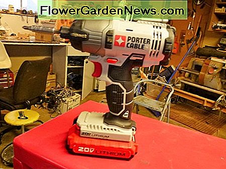 Het meest gebruikte hulpmiddel tijdens het werk - een impactdriver The most used tool on the job - an impact driver