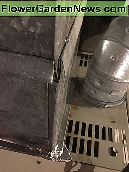 Ett gap i din kanal fungerar så litet som det här kan fortfarande läcka stora mängder luft. A gap in your duct work as small as this can still leak large amounts of air.