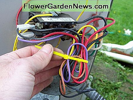 Husk å knytte ledningene tilbake når du er ferdig med hele jobben. Bruk bare en ALLE plastrådbinder av noe slag. Remember to tie the wires back when you're done with the entire job. Use only an ALL plastic wire tie of some sort.