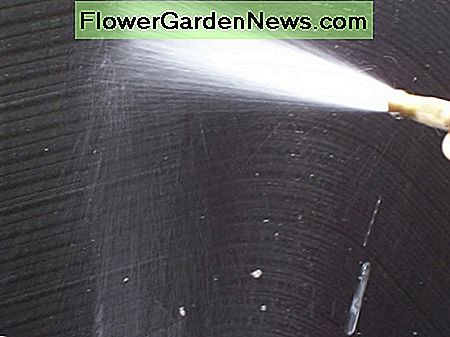 Gi kondensatoren en skylling selv om du har et selvrensende produkt. Disse kondenserer ikke og hvorfor venter på naturen. Give the condenser a rinse down even if you have a self cleaning product. These don't condensate and why wait for nature.