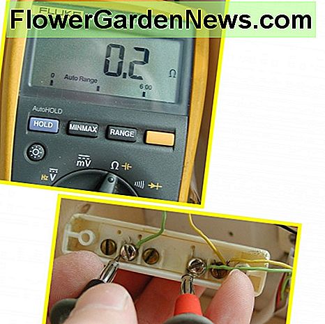 Indstil DMM til ohms rækkevidde og måle modstand mellem skrueterminaler på kontakter. Sløjfen skal afbrydes ved alarmpanelet for at fjerne spænding fra kontakterne. Set the DMM to the ohms range and measure resistance between screw terminals of contacts. The loop should be disconnected at the alarm panel to remove voltage from the contacts.