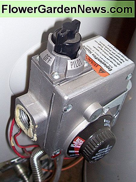 Beachten Sie die Unterschiede zu dieser Art von Steuermodul im Vergleich zum älteren Tankstil. Der kleine Knopf oben ist ein Steuerelement und ein Knopf. Notice the differences on this type of control module compared to the older tank style. The small knob on top is a control and a button.