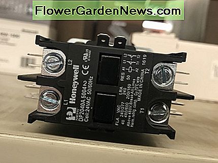 Das Schütz in Ihrer Klimaanlage verbindet und unterbricht die Stromversorgung, wenn es vom Ofen und Thermostat gesteuert wird. The contactor in your a/c connects and disconnects power when commanded by the furnace and thermostat.