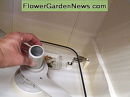 Der mittlere Teil kommt hoch und wischt Wasser um den Geschirrspüler herum. Dies macht diese Spülmaschine geräuschvoller als andere, aber nur für etwa 15 Minuten. Und es reinigt das Geschirr! The middle section comes up and swishes water around the dishwasher. This does make this dishwasher noisier than others, but only for about 15 minutes. And it cleans the dishes!