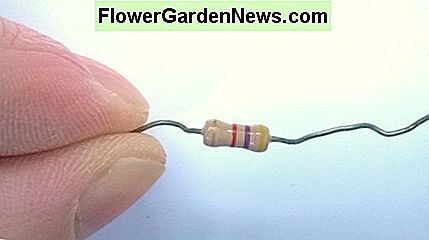 Eine Last könnte ein elektronischer Widerstand wie dieser oder ein elektrisches Gerät sein A load could be an electronic resistor like this one, or an electrical appliance