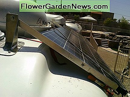 Solarpanel-Kit auf einem Wohnmobil installiert Solar panel kit installed on an RV