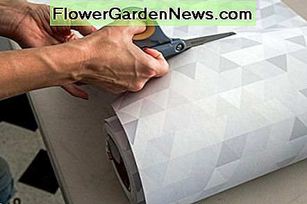 Schneiden Sie das Hintergrundbild wie gewünscht ab. Cut the wallpaper as your required measurement.