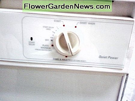 Der Timer-Mechanismus ist im Allgemeinen in der Frontplatte versteckt. The timer mechanism is generally tucked away inside the front panel.