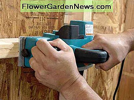 Kleinere Hobel sind ideal für Arbeiten in jeder Höhe. Smaller planers are ideal for working at any kind of height.