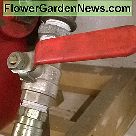 Quadrant oder Kugelhahn. Dies ist ausgeschaltet, wenn der Griff senkrecht oder 90 Grad zum Rohr steht Quadrant or ball valve. This is off when the handle is perpendicular or 90 degrees to the pipe