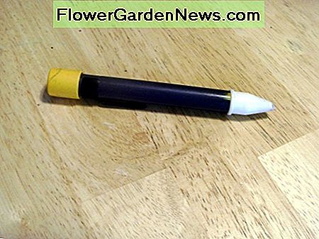 Dieser Fluke-Markenspannungsdetektor wurde vor zwei Jahren beschädigt, als die flache Spitze abgeschmolzen wurde. Die winzigen Drähte in der Spitze wurden zurück in den Tester gebogen und es funktioniert immer noch gut. This Fluke brand voltage detector was damaged 2 years ago when the flat tip was melted off. The tiny wires in the tip were bent back into the tester and it still works fine.