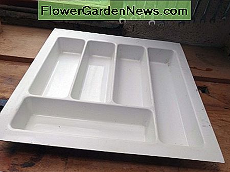 Didelis formos plastmasinis įrankių dėklas Large moulded plastic cutlery tray