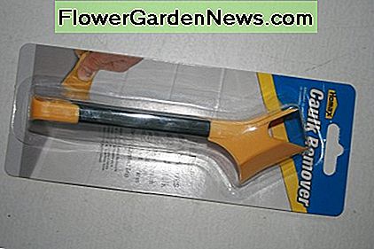 Štai trūkstamas pašalinimo įrankis, kurį aš užsikabinęs Here is the caulk removal tool I snagged at Walmart