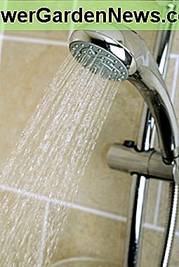 Ăven avtagbara duschhoder kan vara vatteneffektiva. Even detachable showerheads can be water efficient.