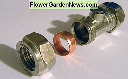 Ein Kompressionswinkelstopp-Wasserventil besteht aus drei Teilen: einer Mutter, einem Ring und dem Ventil selbst. A compression angle stop water valve has three parts: a nut, ring and the valve itself.