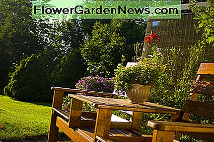 Glem ikke det udendørs, når du ombygger eller renoverer. Haver, verandaer, terrasser og dæk giver stor værdi til brugbarheden af hele dit rum. Don't forget the outdoors when you are remodeling or renovating. Gardens, porches, patios and decks add great value to the usability of all of your space.