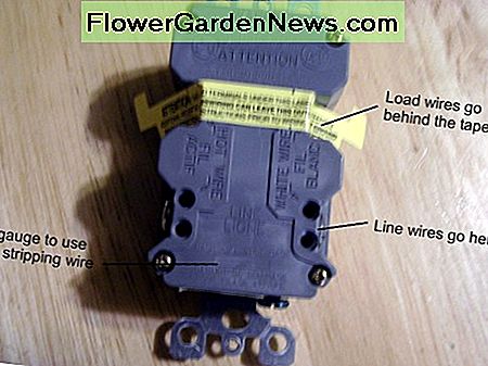 ด้านหลังมีรูใส่สายไฟก่อนที่จะขันสกรูด้านข้างให้แน่น Back side, showing holes to insert wires into before tightening the screw on the side.