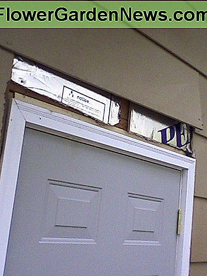 Alte Verkleidung. Old siding out.
