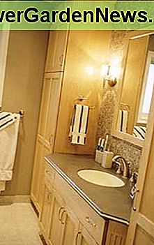 Une salle de bain avec A bathroom with