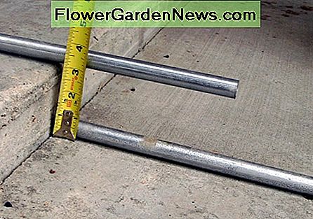 Gerade zwischen dem ursprünglichen, unteren und temporären oberen Kanal gemessen beträgt der Abstand genau 3 1/8 Measuring straight between the original, bottom, and temporary, top conduit the distance is exactly 3 1/8