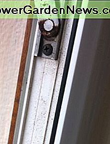 Zinkskruer begynder at ruste efter kun seks måneder Zinc Screws starting to rust after only six months