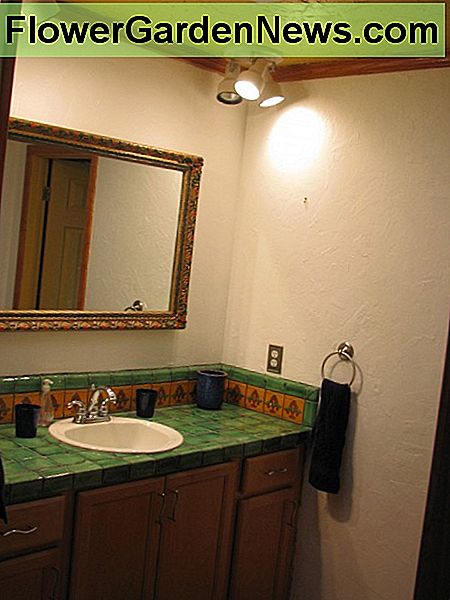 Samme teknik i et andet badeværelse. Jeg malet med Behr Ultra hvid Same technique in another bathroom. I painted with Behr Ultra white