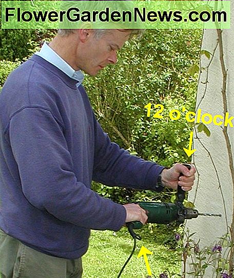 Eine Bohrmaschine richtig halten Holding a power drill correctly