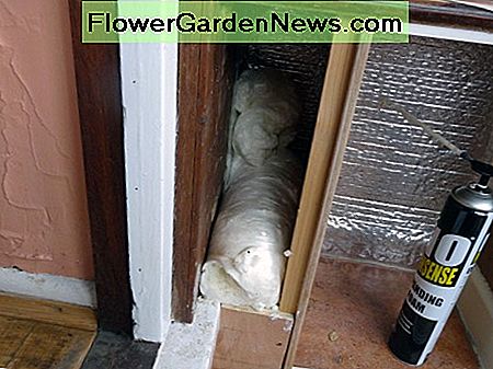 Gebruik van expanderend schuim voor extra isolatie Using expanding foam for additional insulation