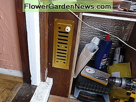 Luchtrooster aangebracht op het voorpaneel Air vent fitted in front panel