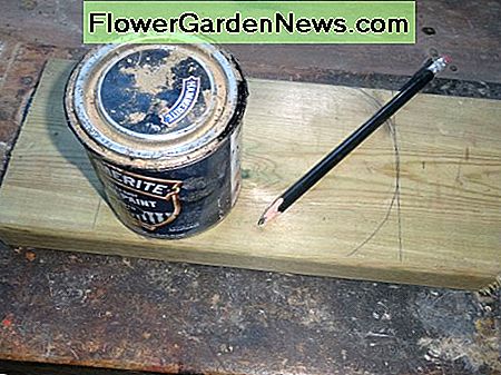 1L blik verf gebruikt als sjabloon voor het afronden van hoeken 1L tin of paint used as template for rounding off corners