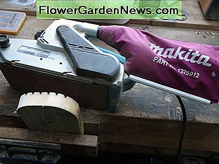 Oppervlak gemaakt met een bandschuurmachine Surface made good with a belt sander