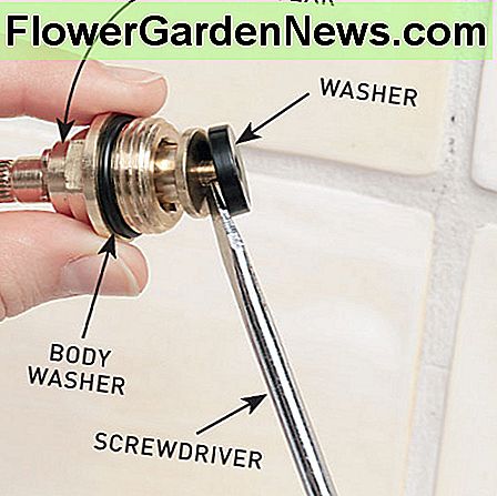 Entfernen Sie die alte Waschmaschine. Remove the old washer.